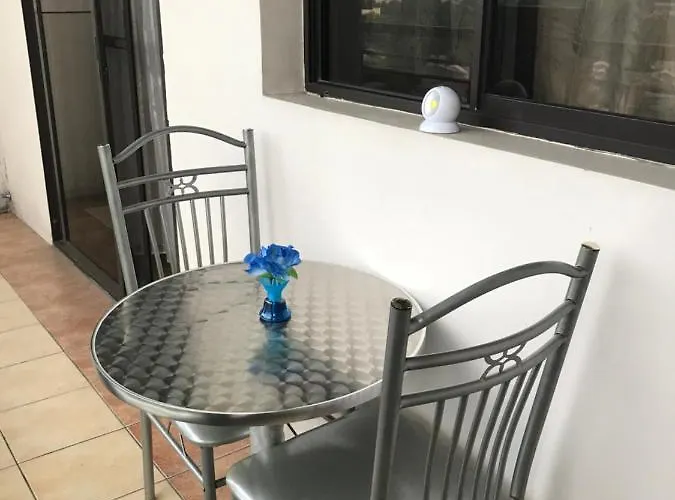Redwood Fairview Two Bedroom Apartamento *